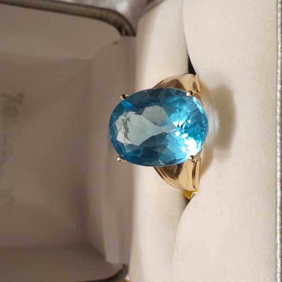 10K YELLOW GOLD OVAL BLUE TOPAZ RING - Picture 1 of 7